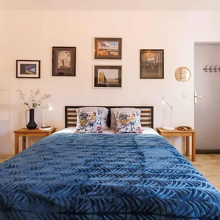 Le Coeur De La Vieille La Le Port La Gare A Deux Pas Apartment Antibes